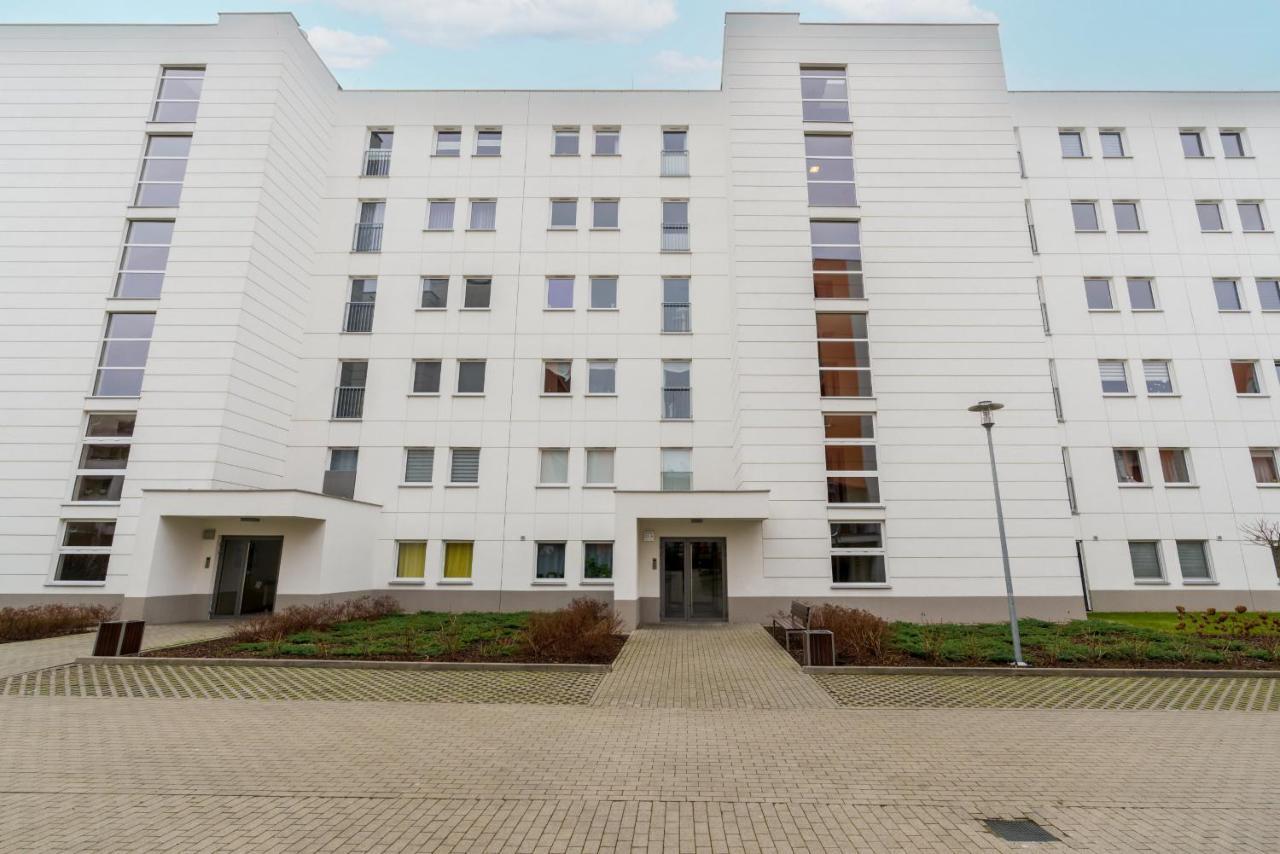 Wilczak Apartment With Free Garage Poznan By Noclegi Renters Esterno foto